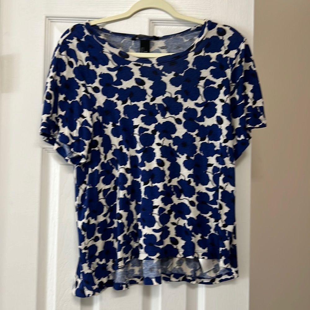 H & M short sleeve swing top S black/blue floral $12